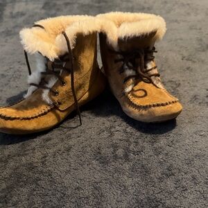 UGG Tan Ankle Boots with Cream Fur